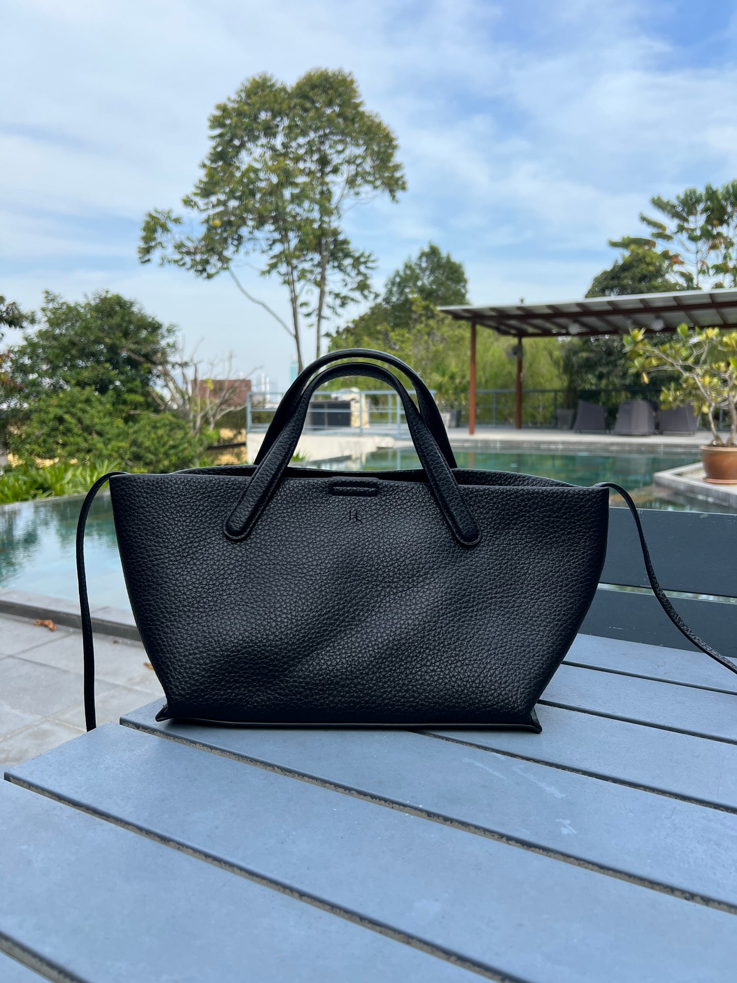 THEA - Black