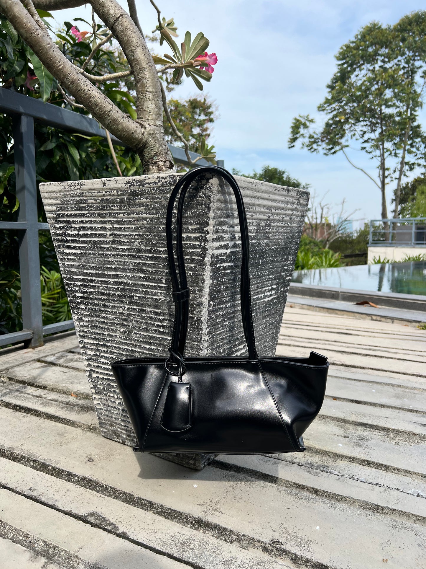 KAIA - Black
