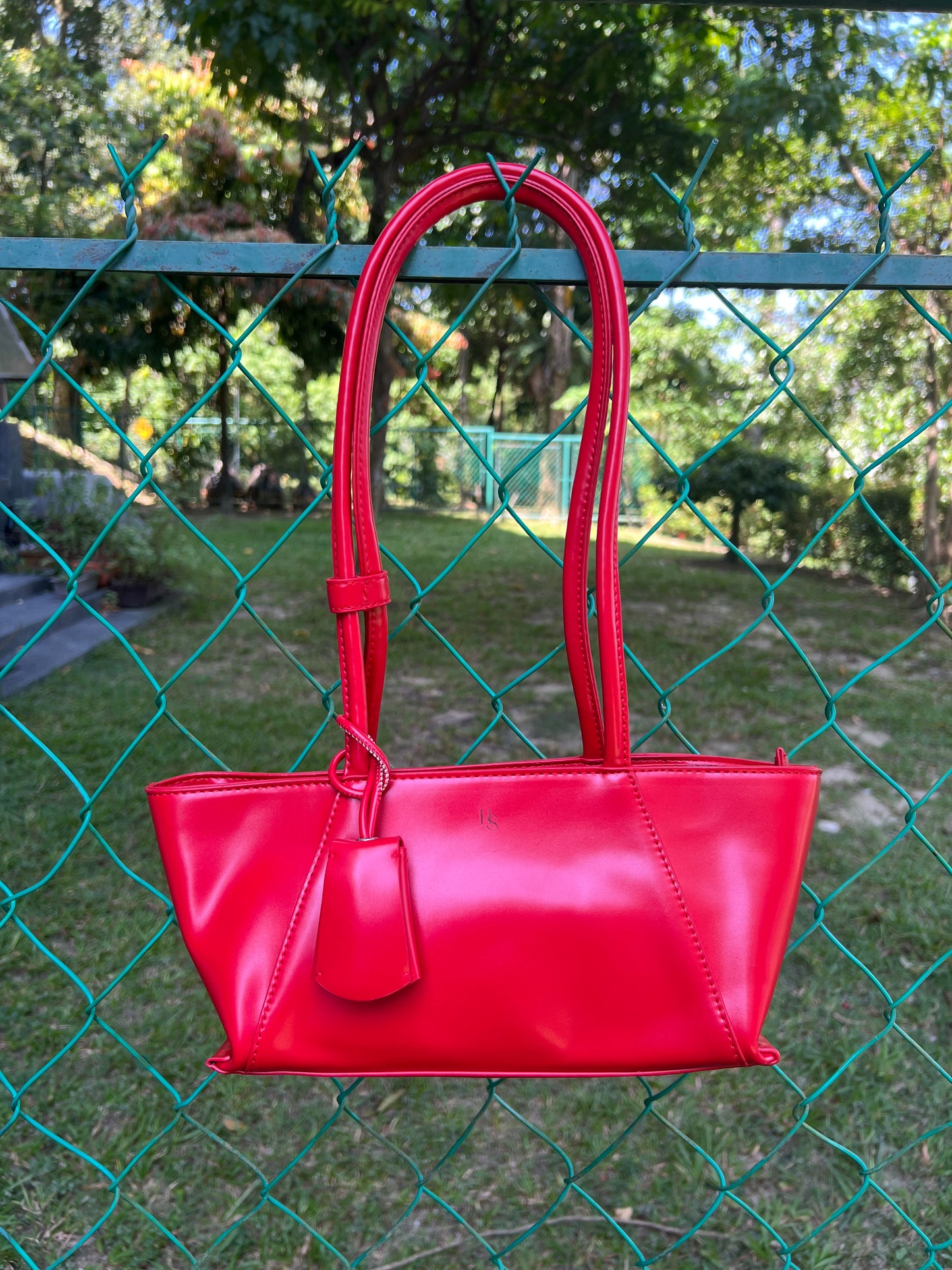 KAIA - Red
